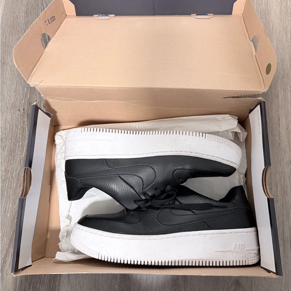 Nike AF1 Sage Low in Black and White